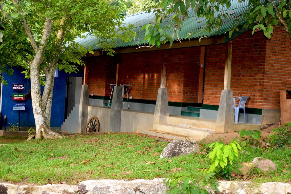Jungle Beach Hostel Unawatuna Exterior photo