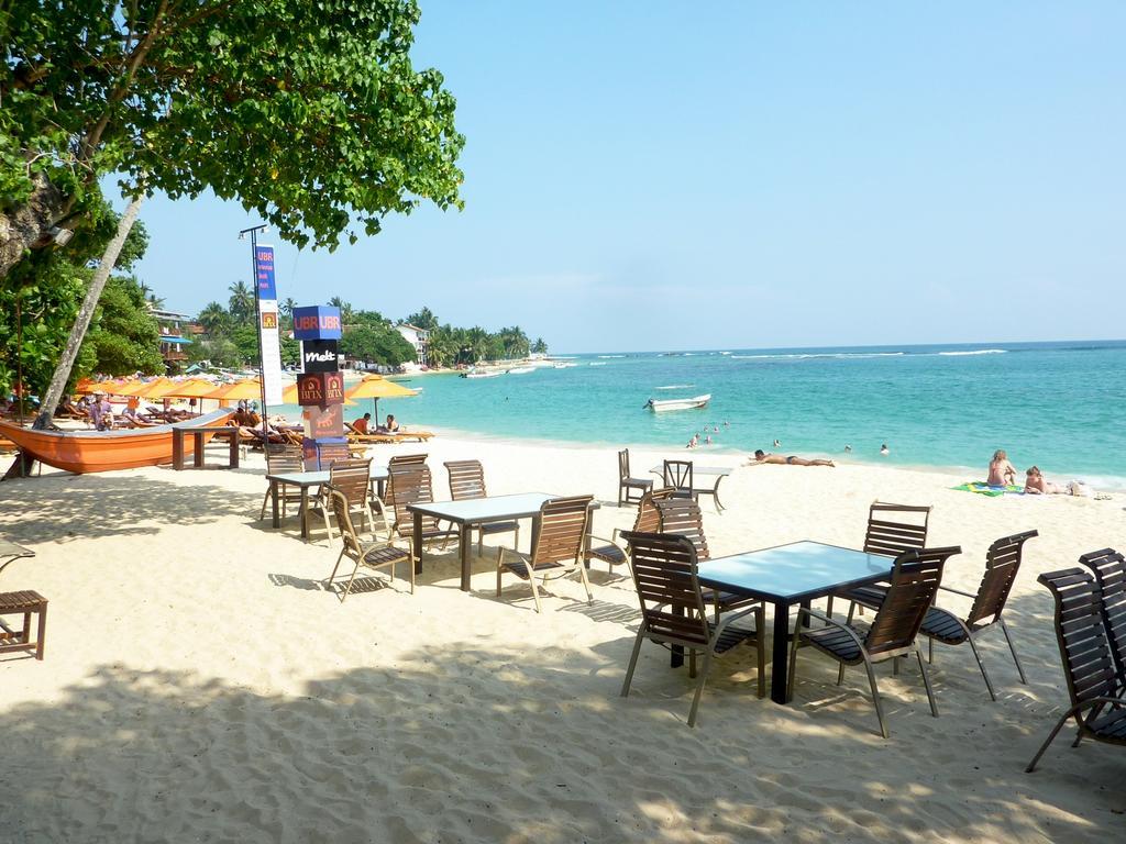 Jungle Beach Hostel Unawatuna Exterior photo