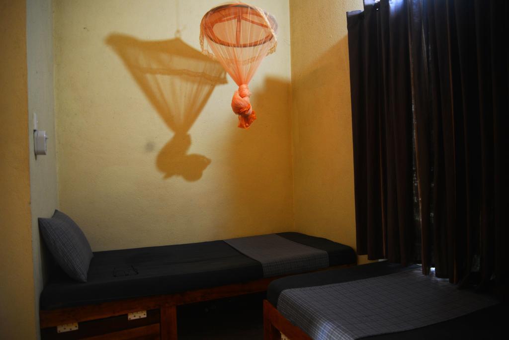 Jungle Beach Hostel Unawatuna Exterior photo